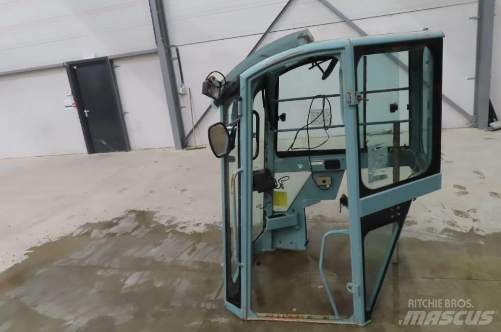 Yanmar Vio 75 Cabine en interieur