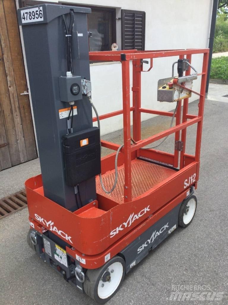 SkyJack SJ 12 Schaarhoogwerkers