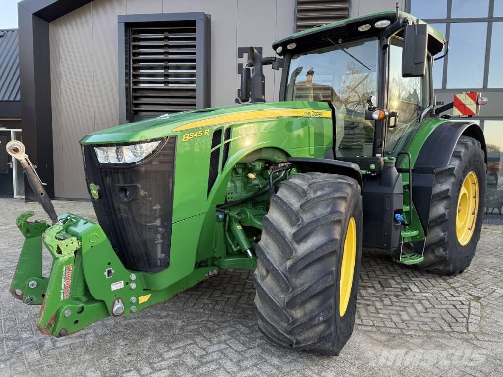 John Deere 8345 R Tractoren