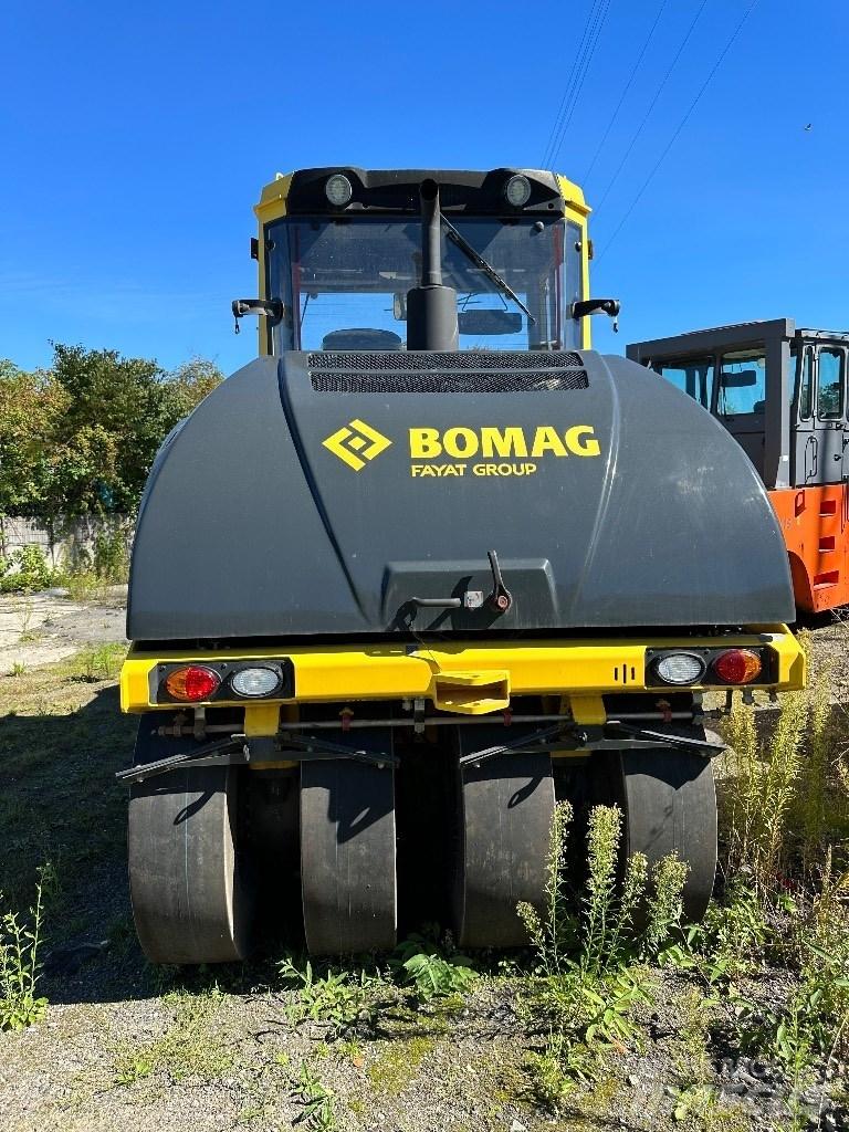 Bomag BW24RH Bandenwalsen