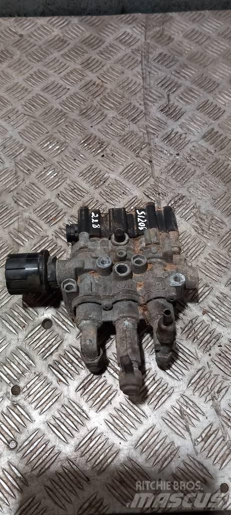 Scania 94 D.   1499799 Remmen