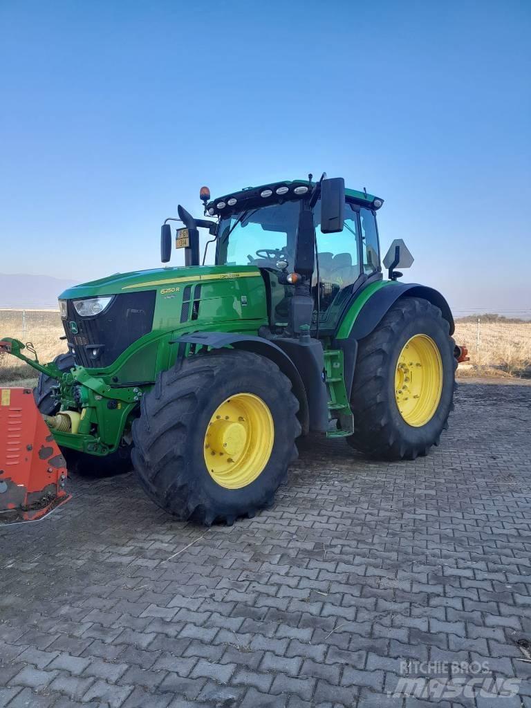 John Deere 6250R Tractoren