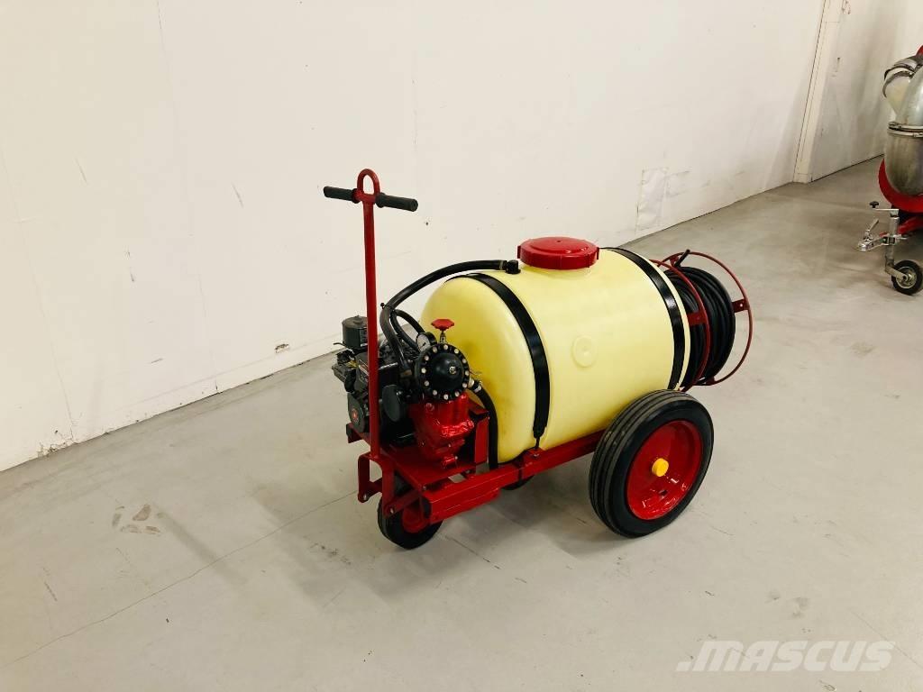 Hardi TR3-200 Getrokken spuitmachines