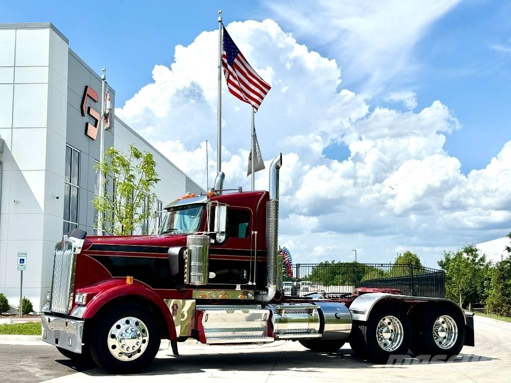 Kenworth W900 Trekkers