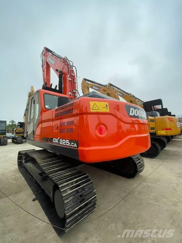 Doosan DX 225 LC Rupsgraafmachines