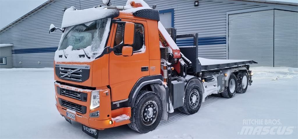 Volvo FM370 Vlakke laadvloer met kraan