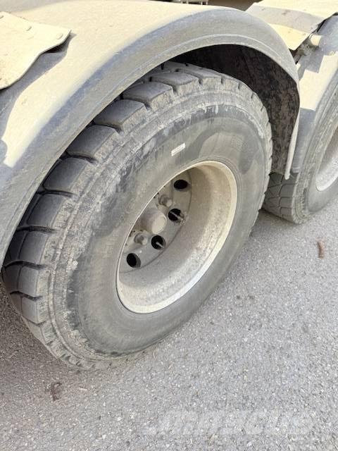 Scania S 580 Trekkers