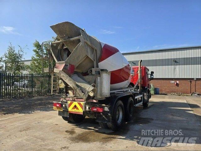 Scania P 320 Betonmixers en pompen