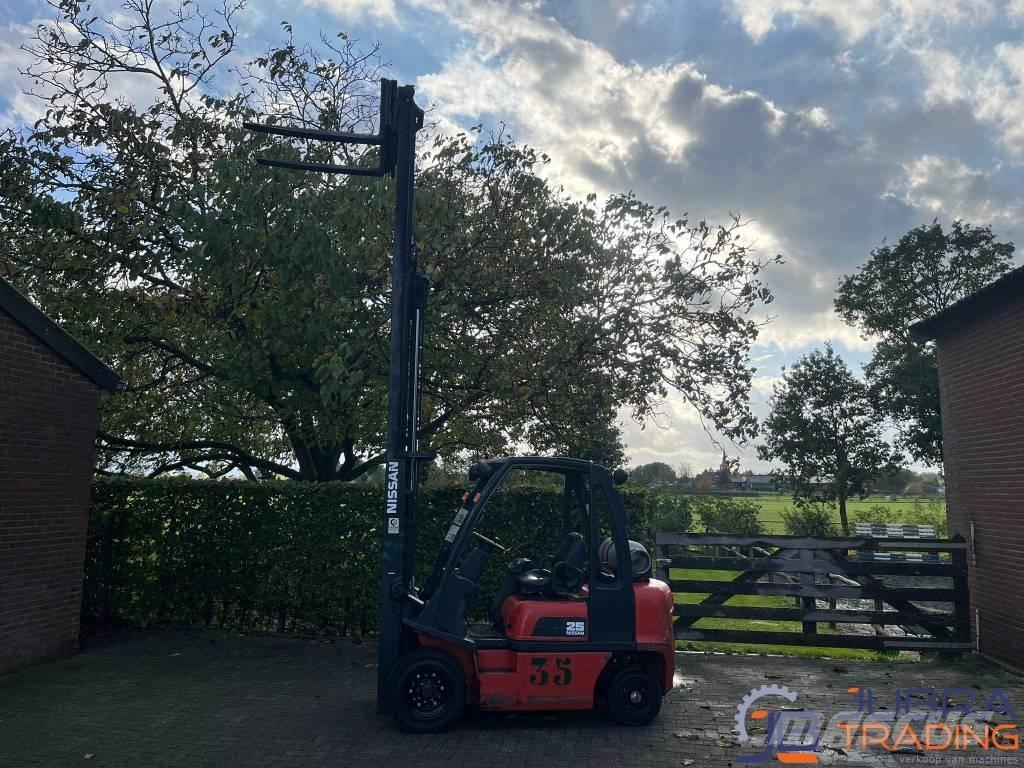 Nissan UD02A25PQ LPG heftrucks