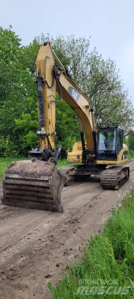 CAT 320 Rupsgraafmachines