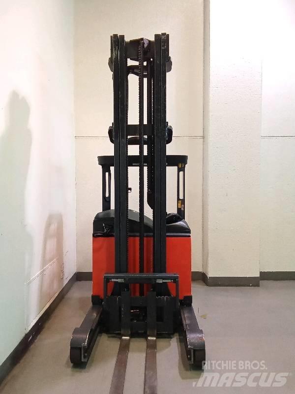 Linde R 16 Reachtruck voor hoog niveau