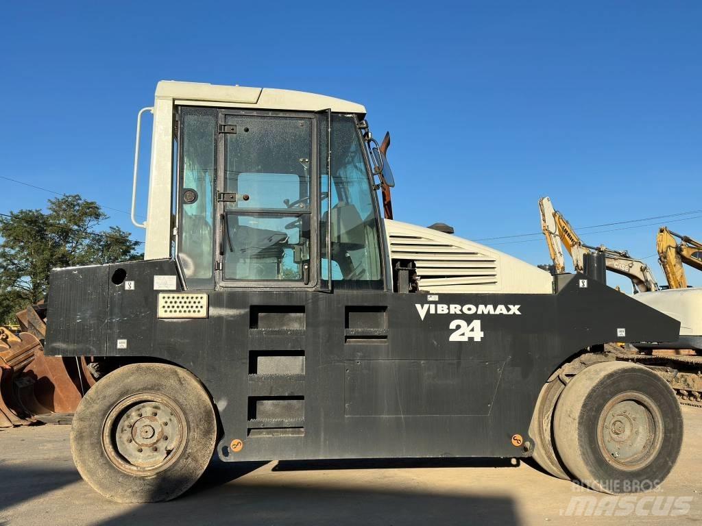 Vibromax W2400 Bandenwalsen