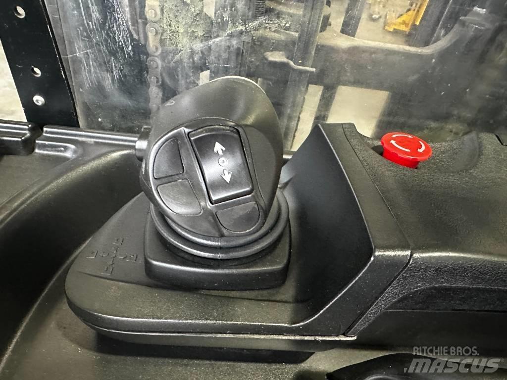 Yale MR16 Reachtruck voor hoog niveau