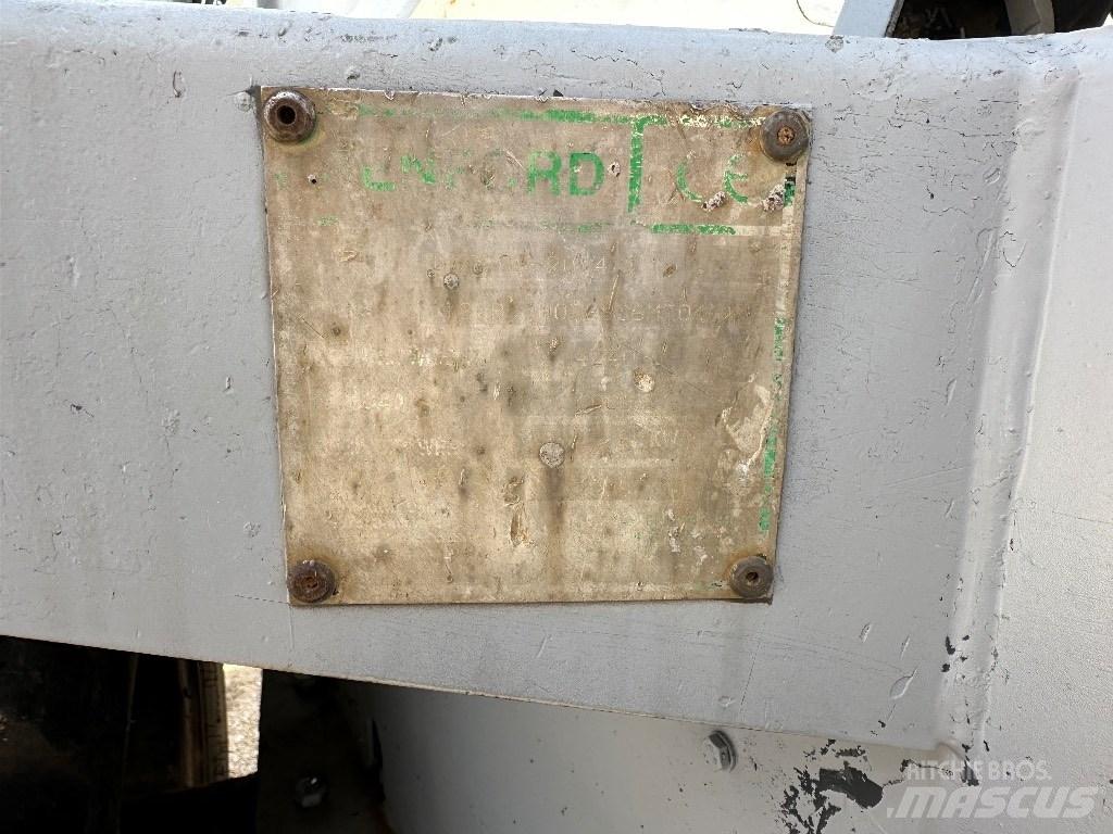 Benford TA6S Knik dumptrucks