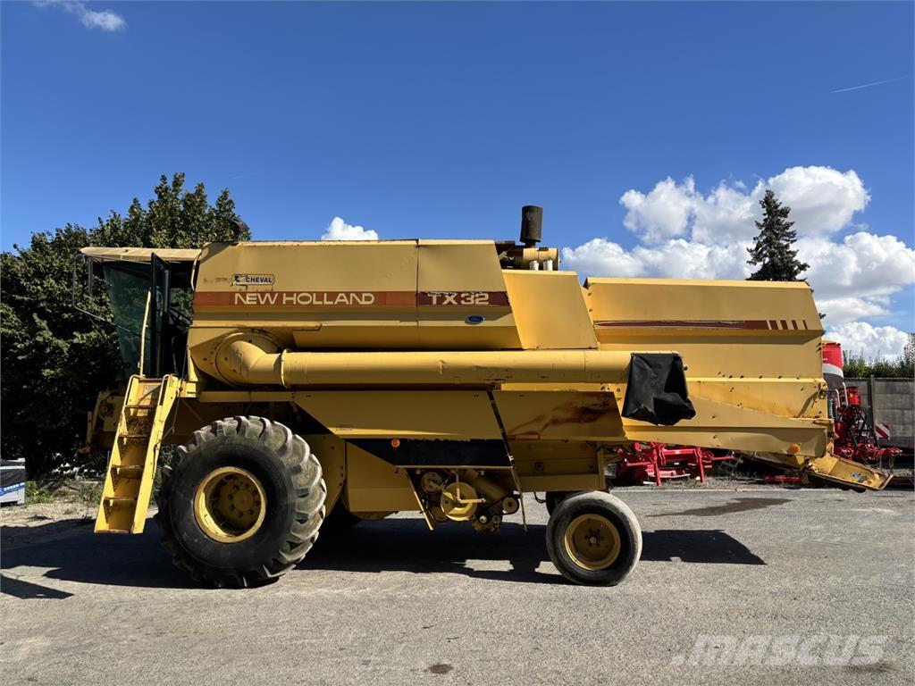 New Holland TX 32 Maaidorsmachines