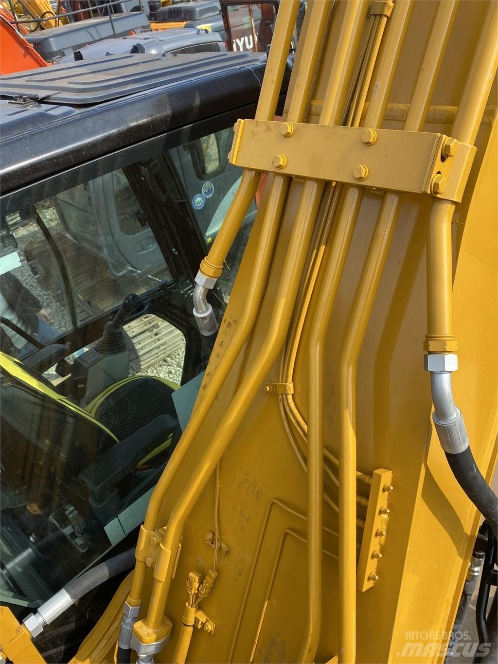 CAT 320 Rupsgraafmachines