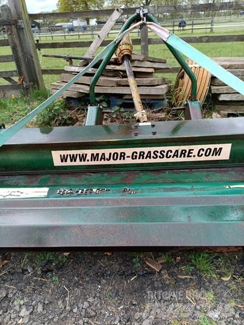 Major 8400 TOPPER Klepelmaaiers