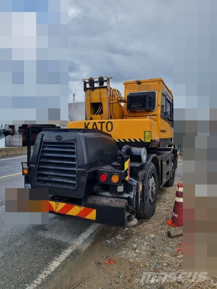 Kato MR 100 Ruwterrein kranen