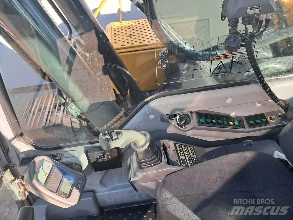 Volvo EC 240 B LC Rupsgraafmachines