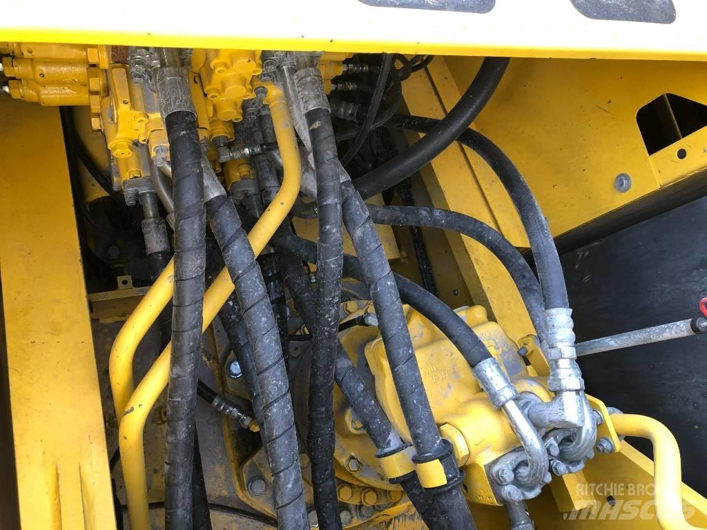 Komatsu 240-8 Rupsgraafmachines