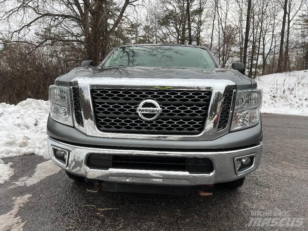 Nissan TITAN XD Bestelwagens met open laadbak