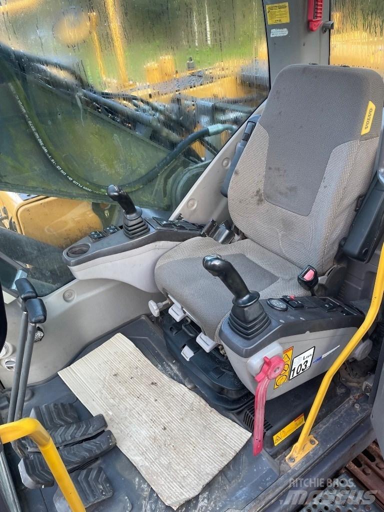 Volvo EC210C Rupsgraafmachines