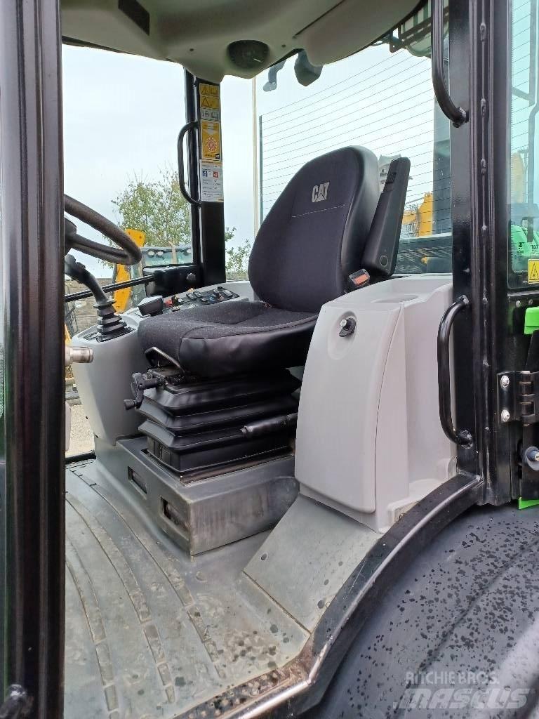 CAT 906M Wielladers