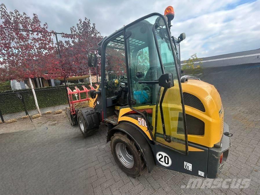 Mustang AL 506 Cab Knik- en schrankladers