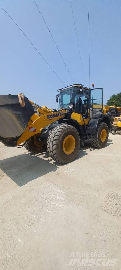Komatsu WA270-8 Wielladers