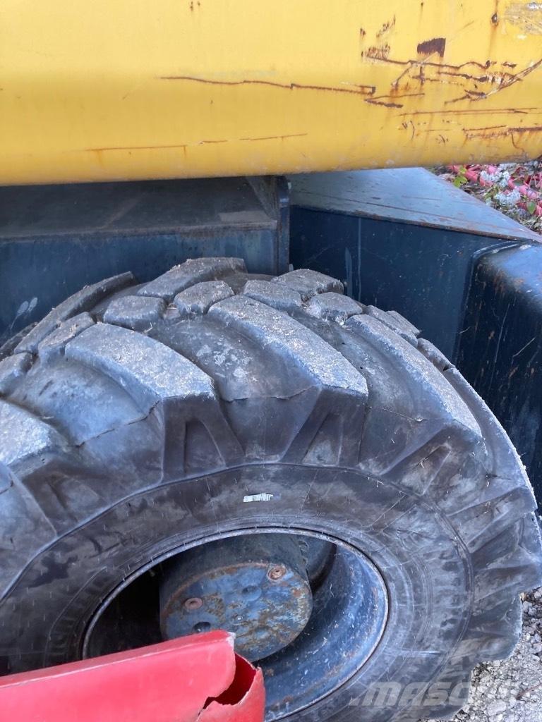 Komatsu PW 140-7 Wielgraafmachines