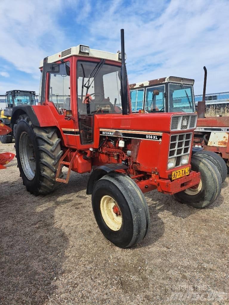 International 956XL Tractoren