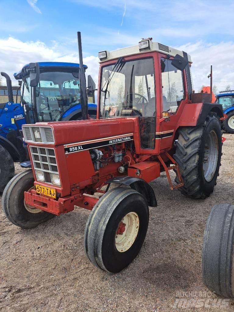 International 956XL Tractoren