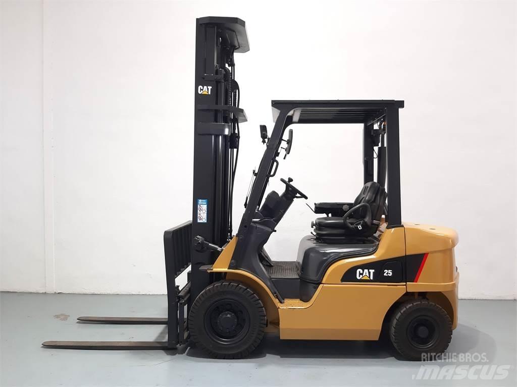 CAT DP25NT Diesel heftrucks