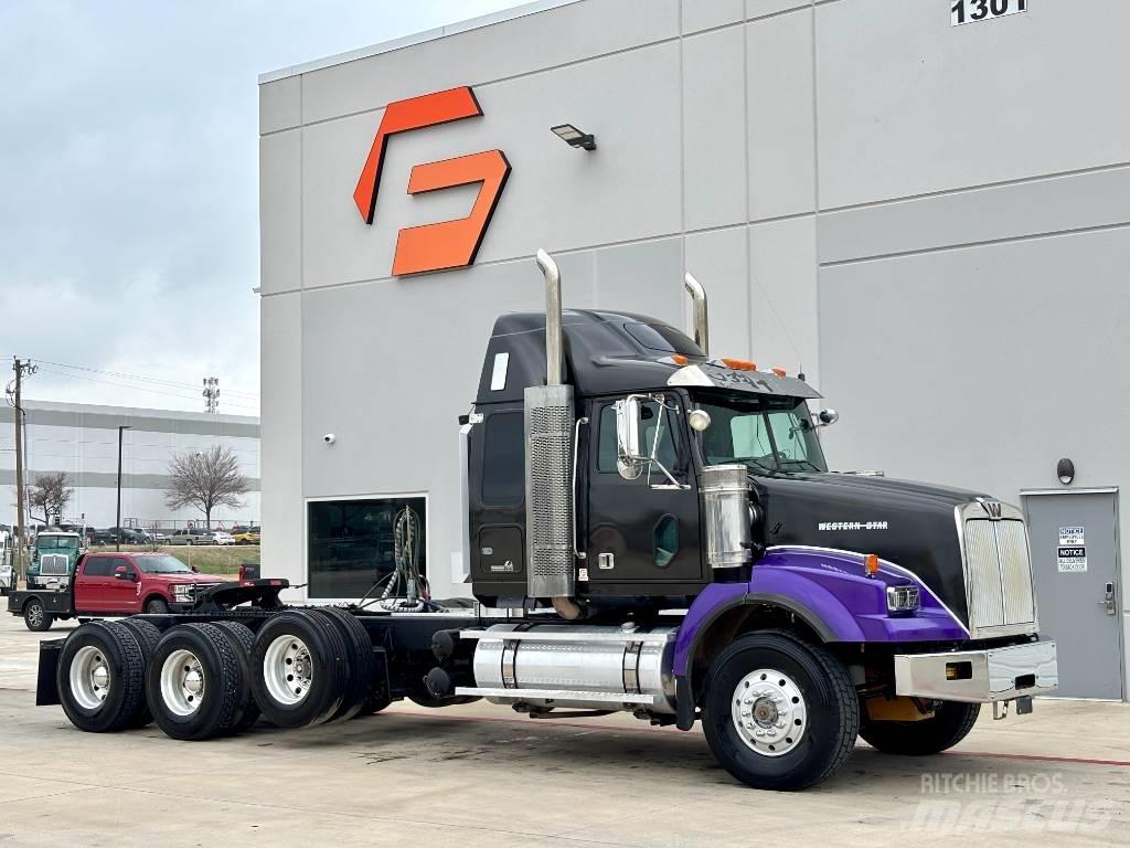 Western Star 4900 Trekkers