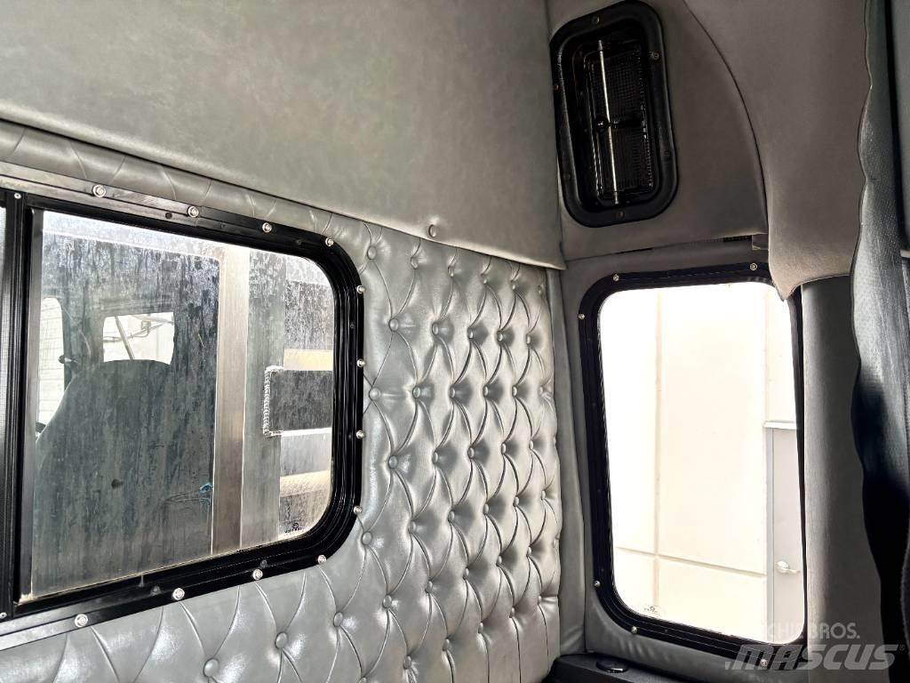 Western Star 4900 Trekkers