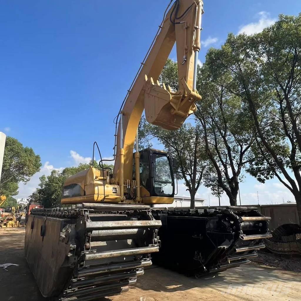 CAT 320 C Amfibische graafmachines