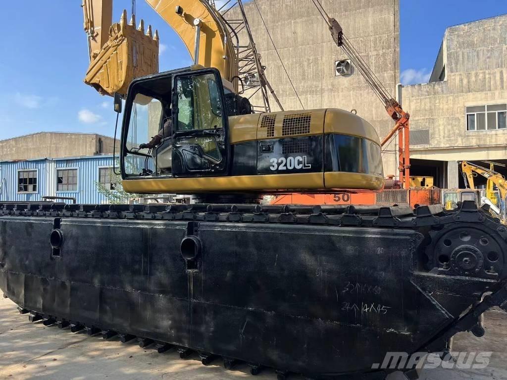 CAT 320 C Amfibische graafmachines