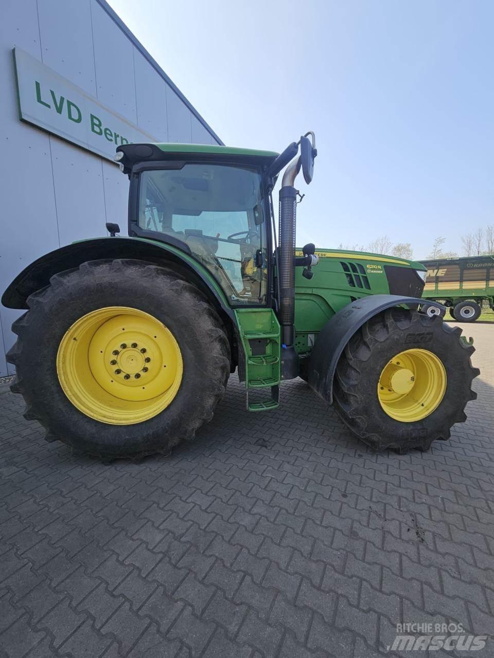 John Deere 6210R Tractoren