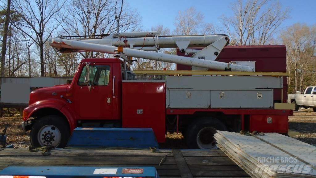 International 4700 Auto hoogwerkers
