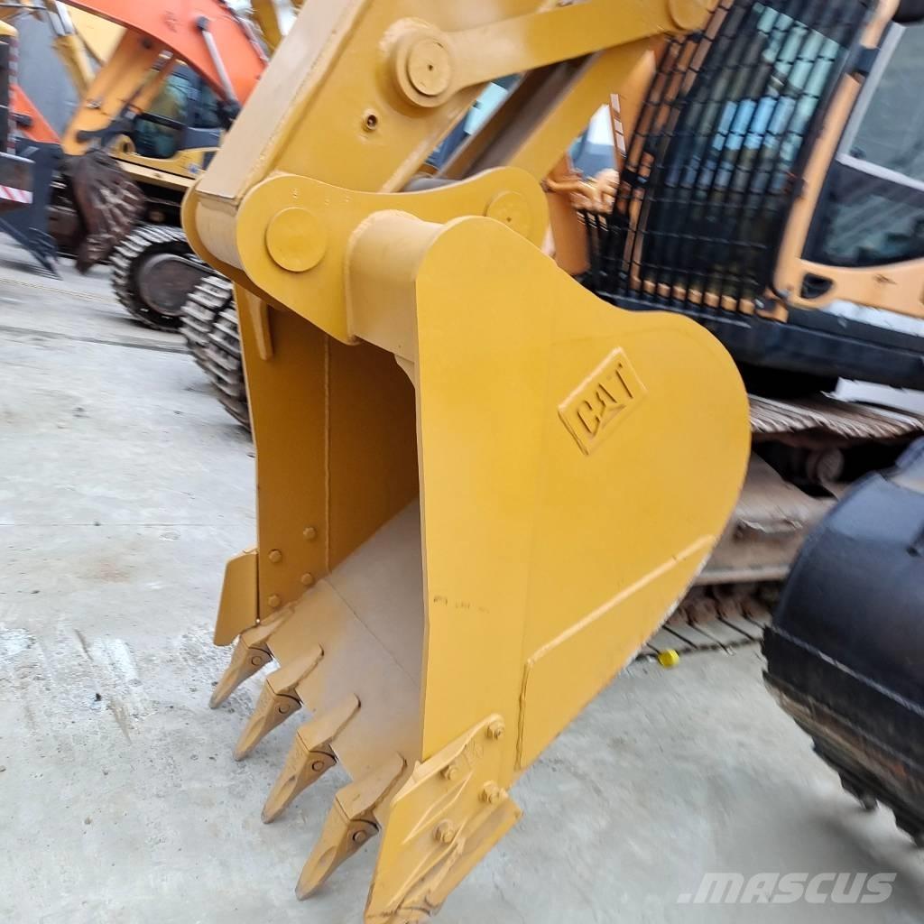 CAT 320 D2 L Rupsgraafmachines