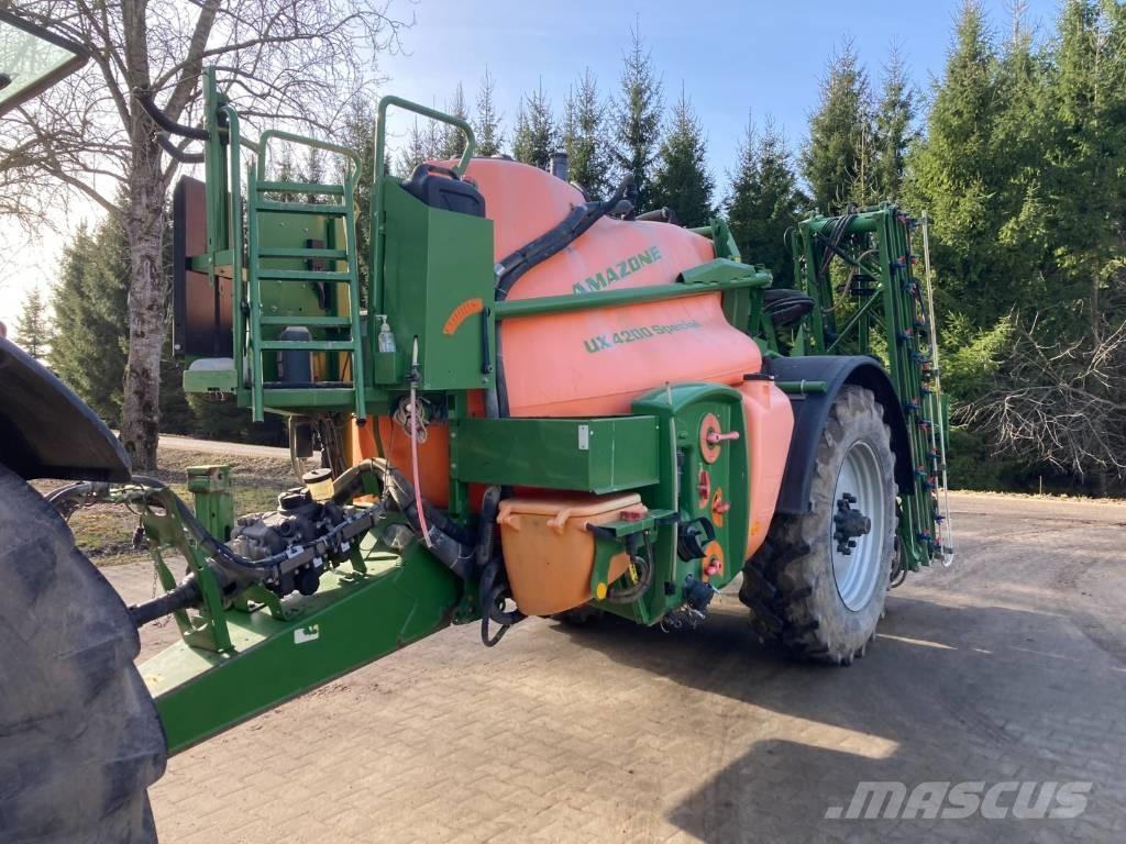 Amazone UX 4200 24 m Getrokken spuitmachines