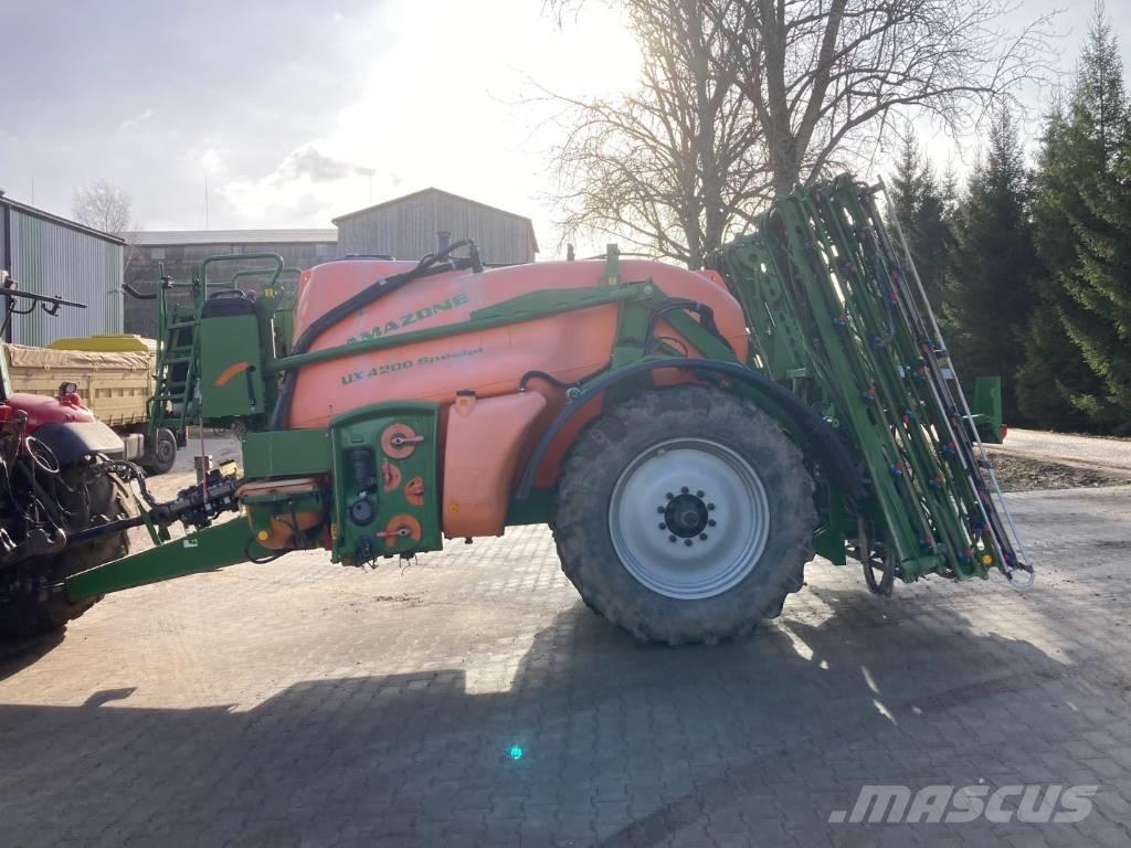 Amazone UX 4200 24 m Getrokken spuitmachines