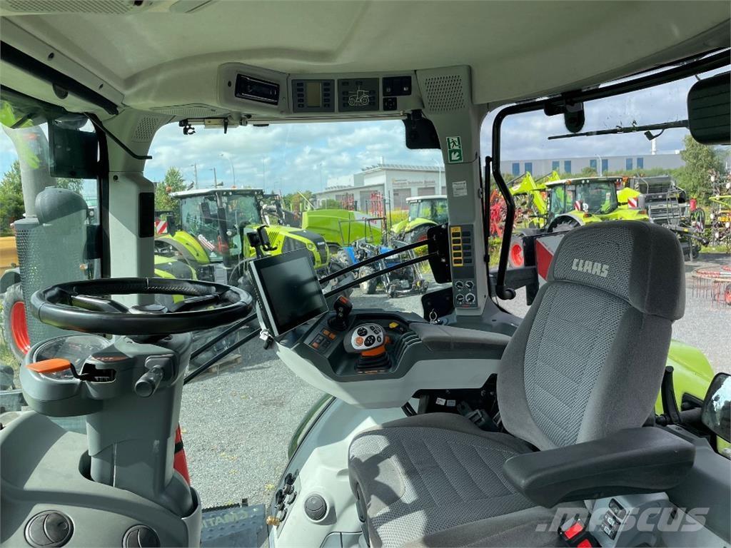 CLAAS Axion 810 CM Tractoren