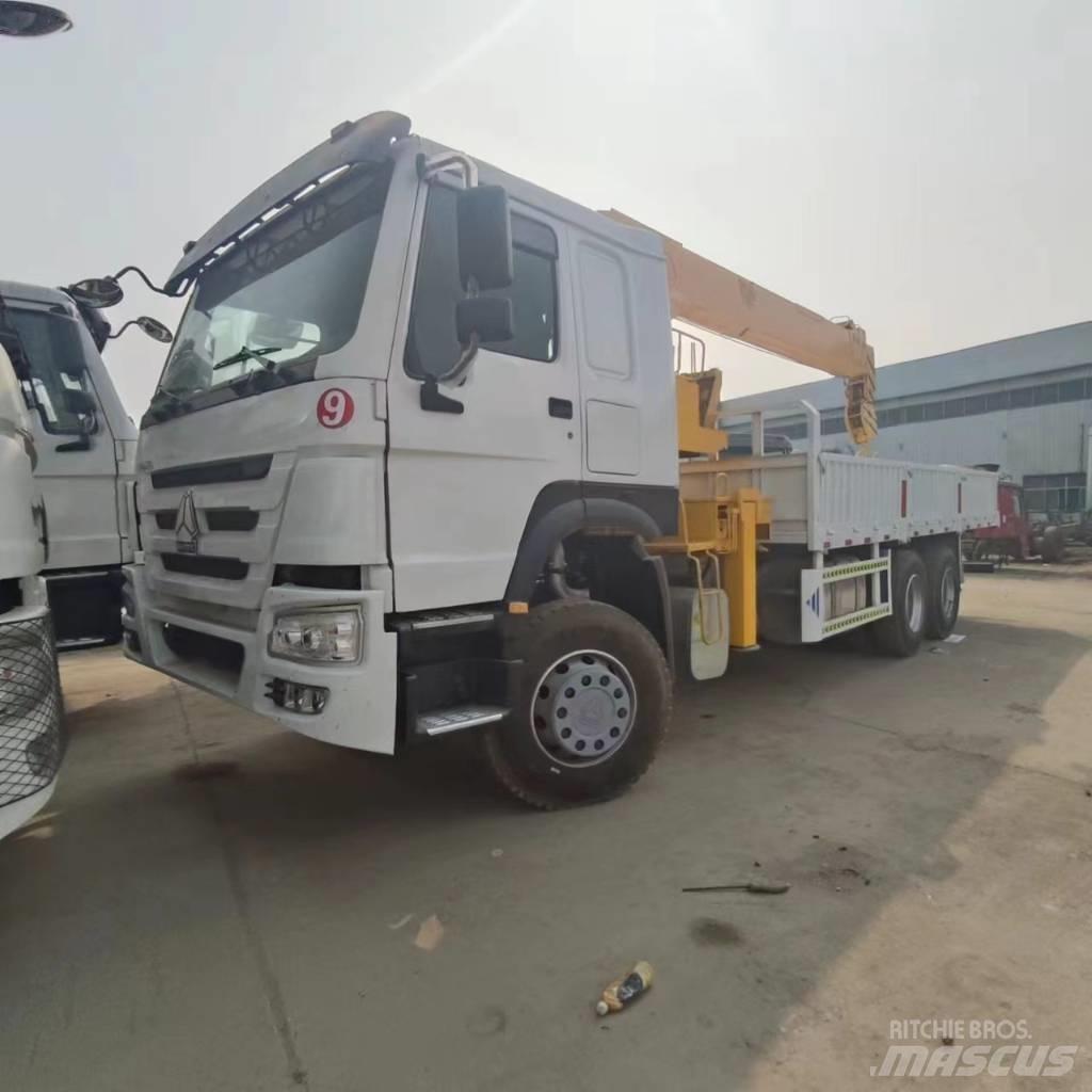 Howo 371 6x4 Vlakke laadvloer met kraan