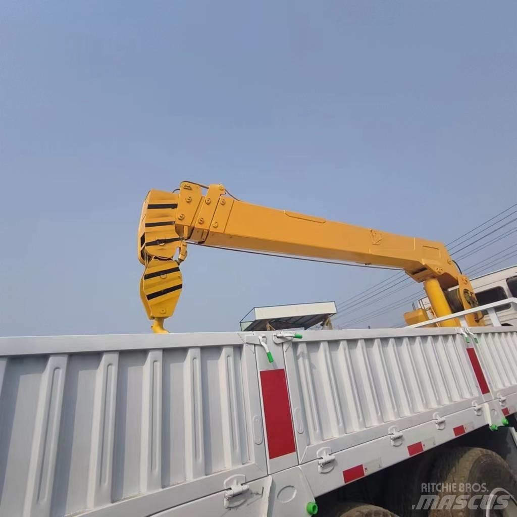 Howo 371 6x4 Vlakke laadvloer met kraan