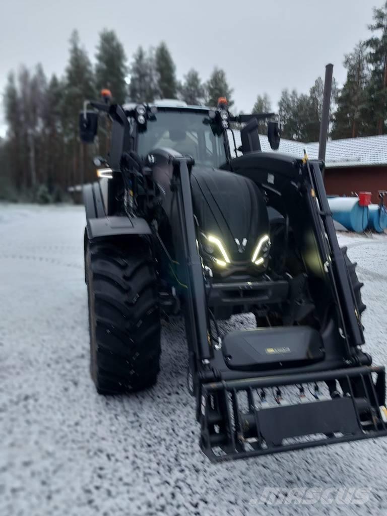 Valtra T 235 Tractoren