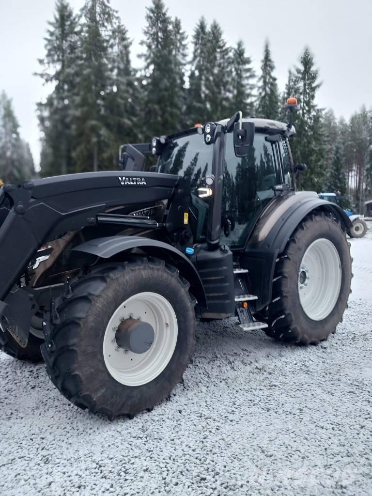 Valtra T 235 Tractoren