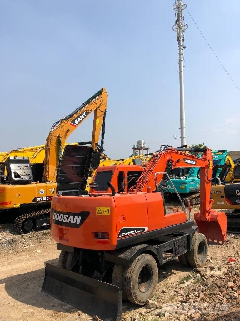 Doosan DX150W Wielgraafmachines