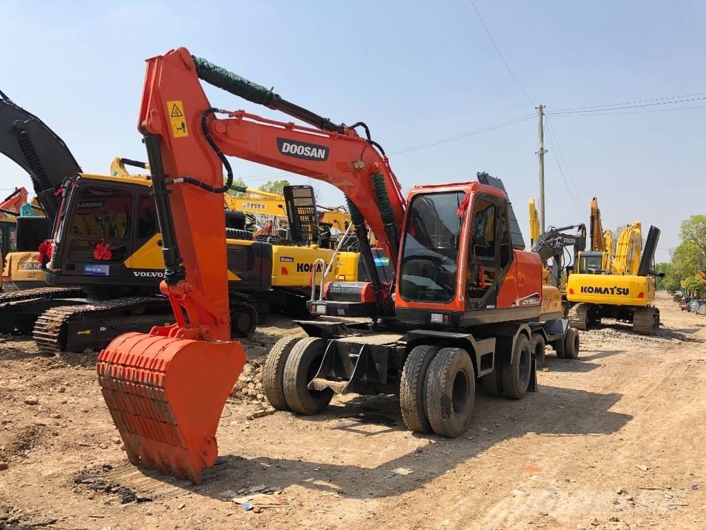 Doosan DX150W Wielgraafmachines