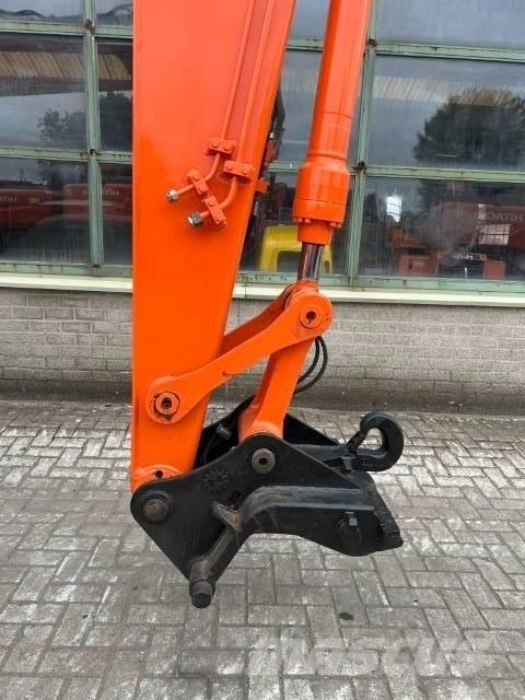 Hitachi ZX 135 US Rupsgraafmachines